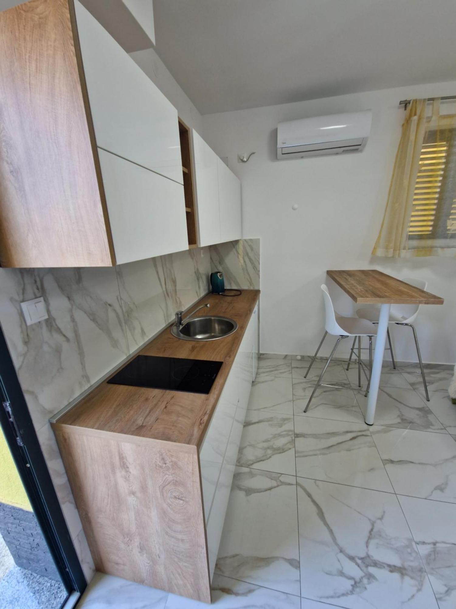 Sunce Apartman Vrbnik Kültér fotó